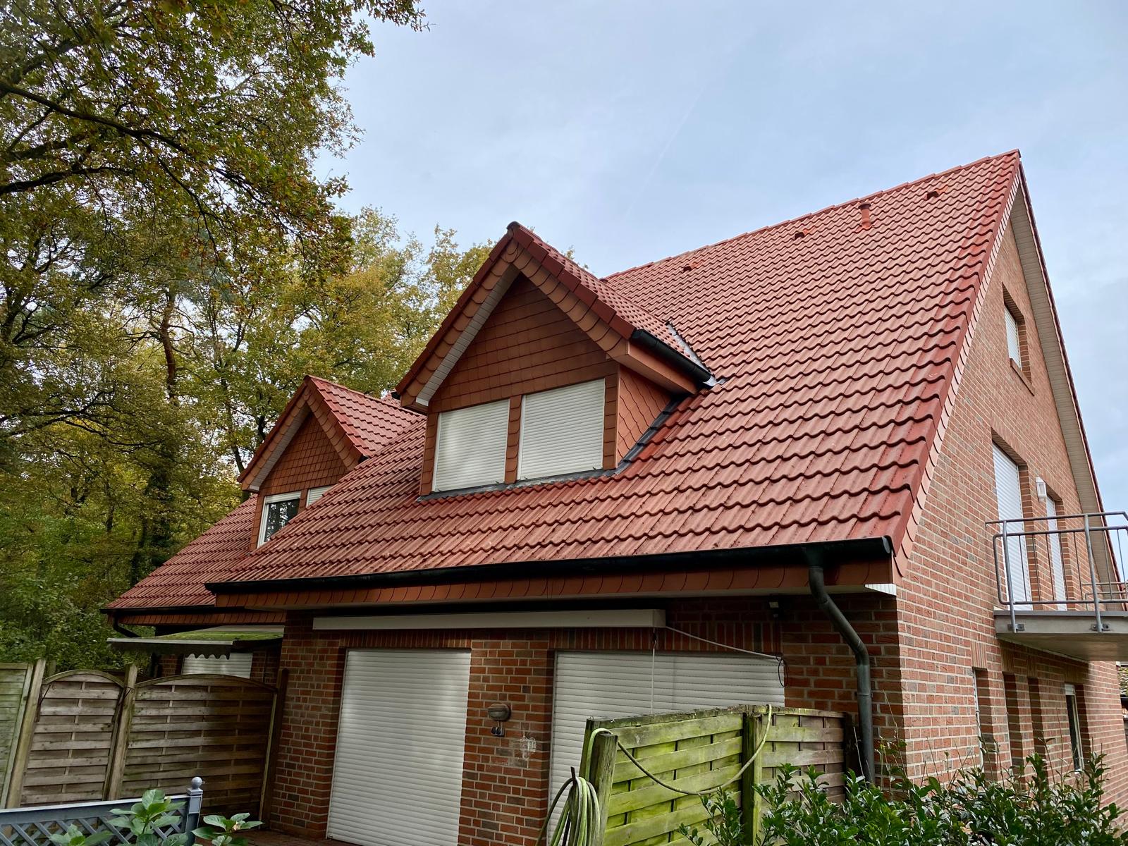 Nachher: Die Dachfl&auml;che in Sch&uuml;ttorf nach der professionellen Reinigung.